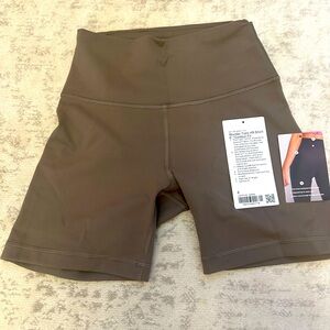 BRAND NEW - LULULEMON SHORTSN